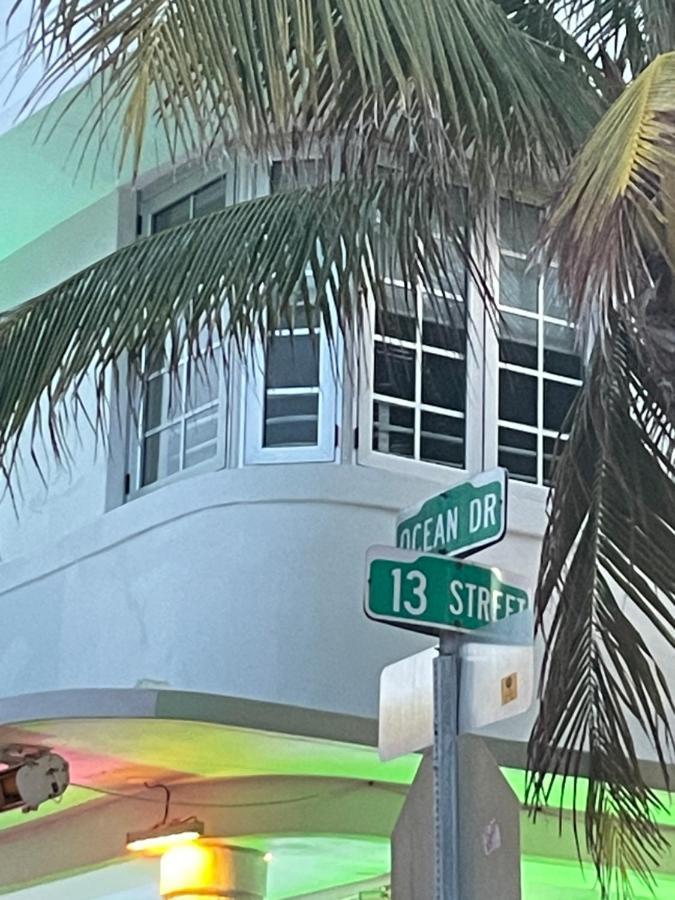 Beachfront Apt In Carlyle Hotel On Ocean Drive 마이애미 비치 외부 사진